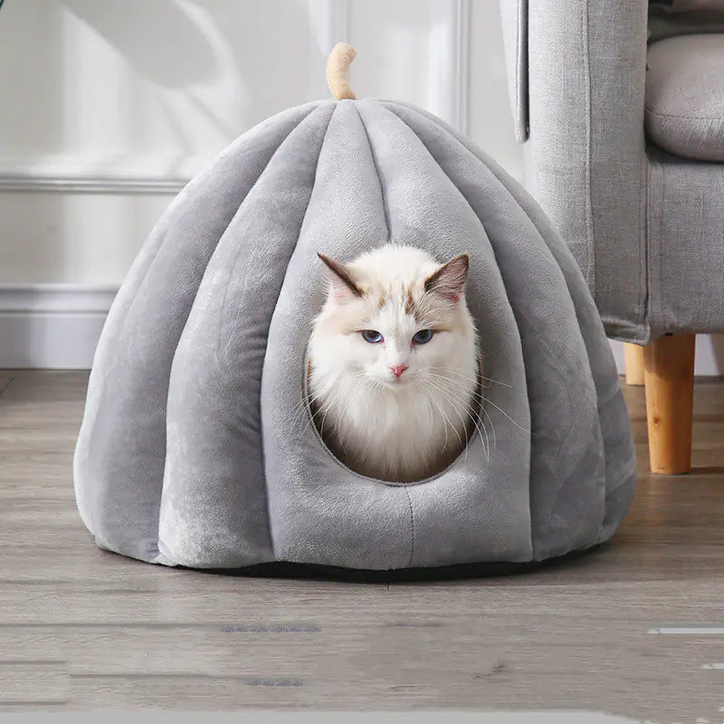 Winter Closed Kennel for Cats and Dogs to Stay Warm